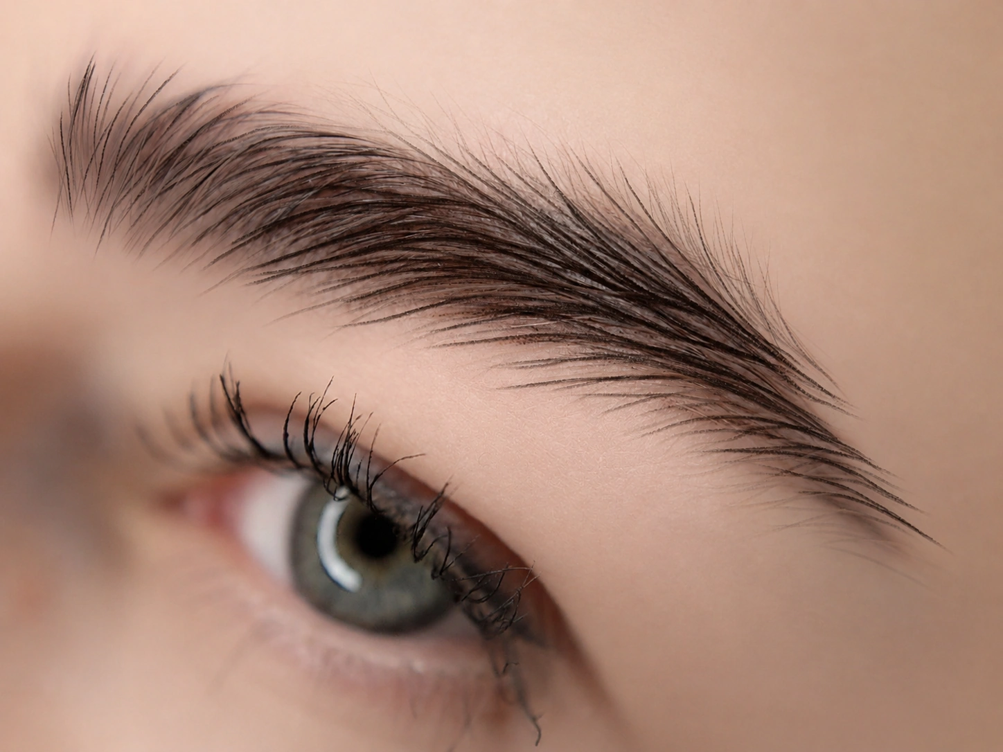 Silky Hairstroke Brows — zbliżenie i naturalny efekt włosa maszynowego